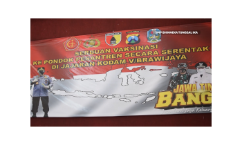 Siswa SMP Bhinneka Tunggal Ika Mengikuti Vaksinasi Covid-19 yang Digelar Jajaran TNI KODAM V Brawijaya
