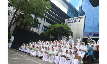 Study Ilmiah ke Jawa Pos Surabaya